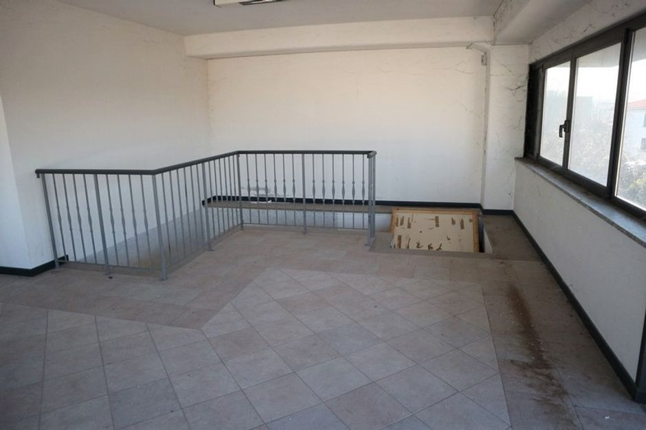 #7041 Capannone commerciale con depositi e uffici in vendita - foto 7