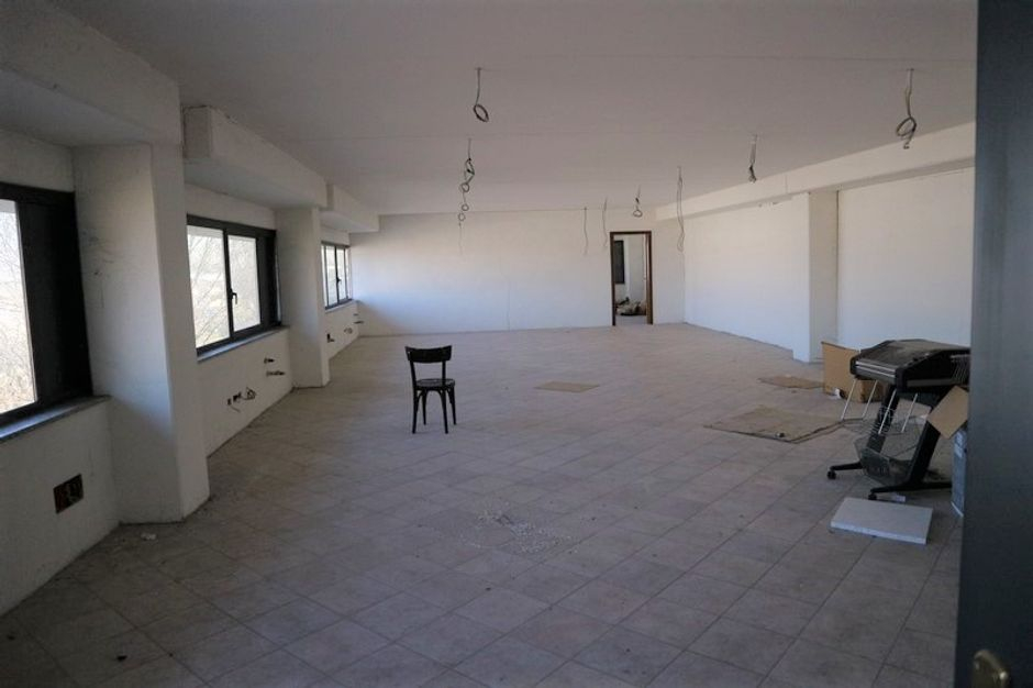 #7041 Capannone commerciale con depositi e uffici in vendita - foto 9