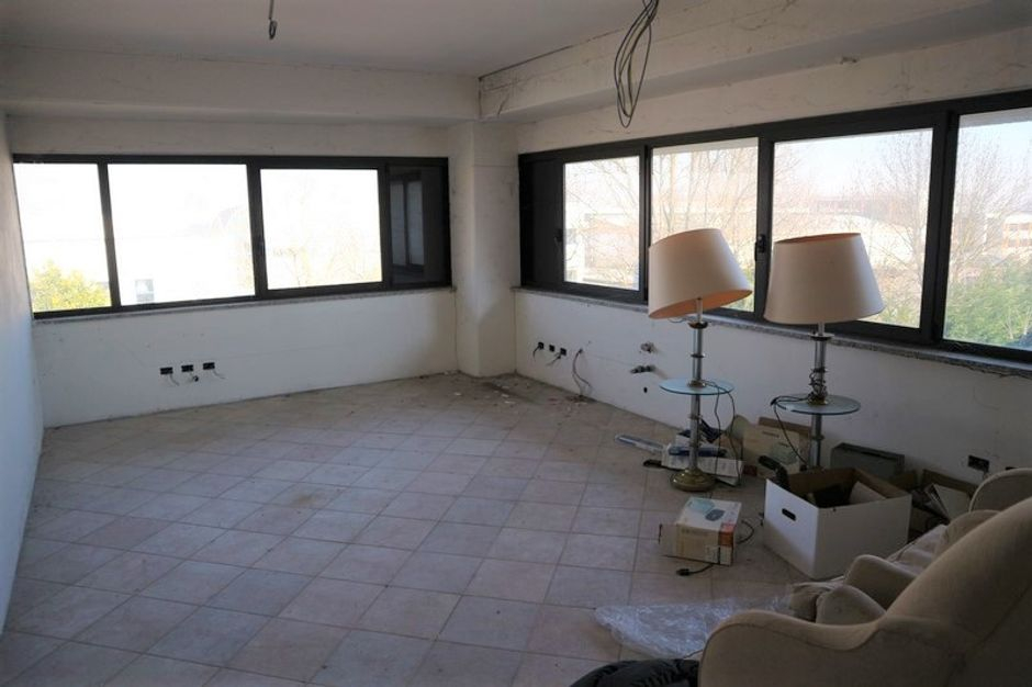 #7041 Capannone commerciale con depositi e uffici in vendita - foto 10