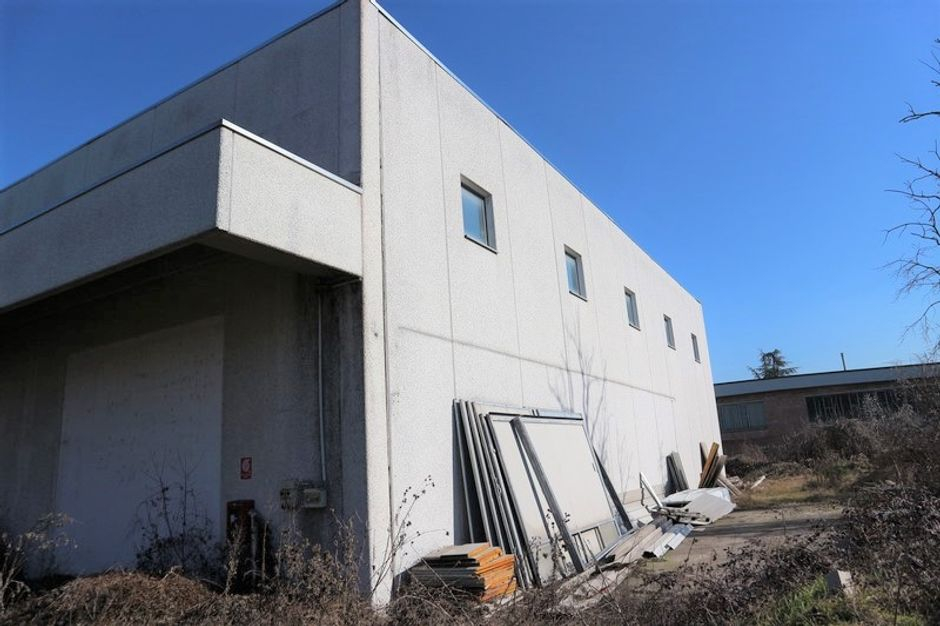 #7041 Capannone commerciale con depositi e uffici in vendita - foto 11