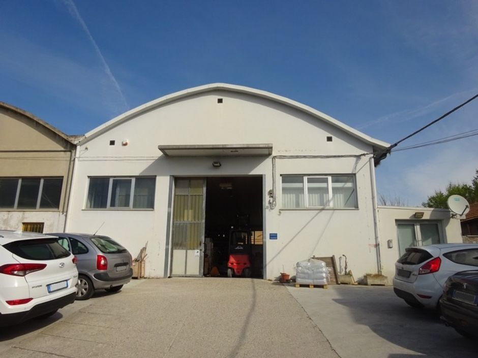 #7043 Porzione di capannone con laboratorio e cortile in vendita - foto 1