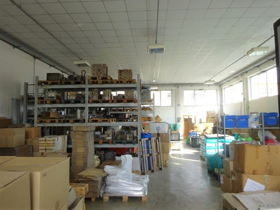 #7043 Porzione di capannone con laboratorio e cortile in vendita - foto 2