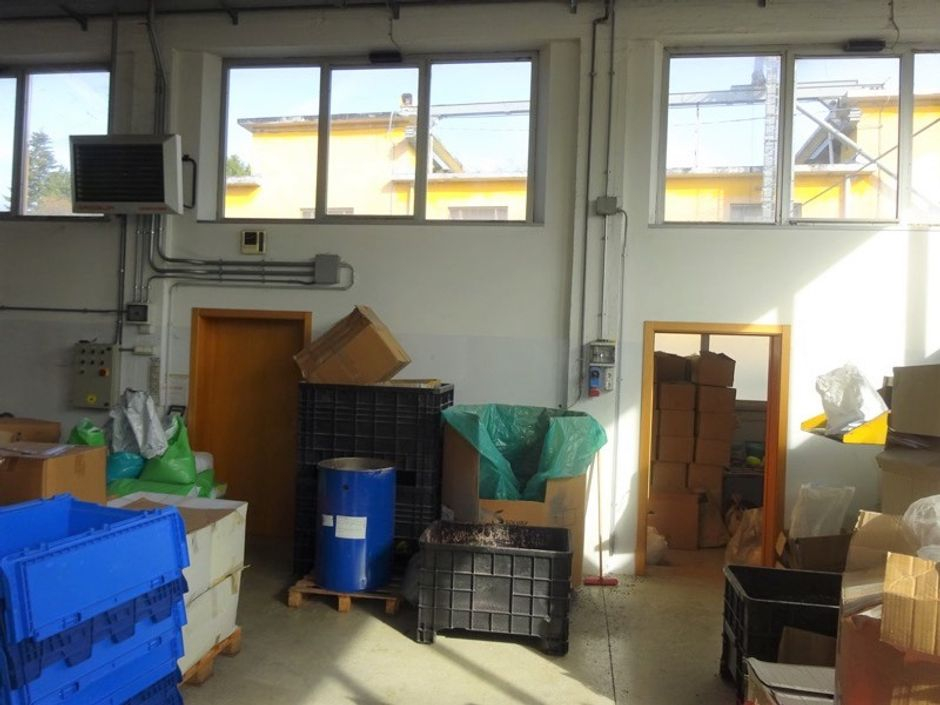 #7043 Porzione di capannone con laboratorio e cortile in vendita - foto 4