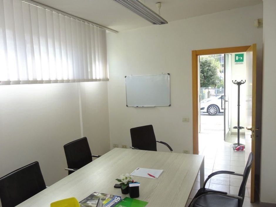 #7043 Porzione di capannone con laboratorio e cortile in vendita - foto 8