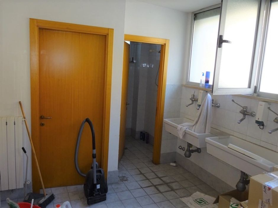#7043 Porzione di capannone con laboratorio e cortile in vendita - foto 10