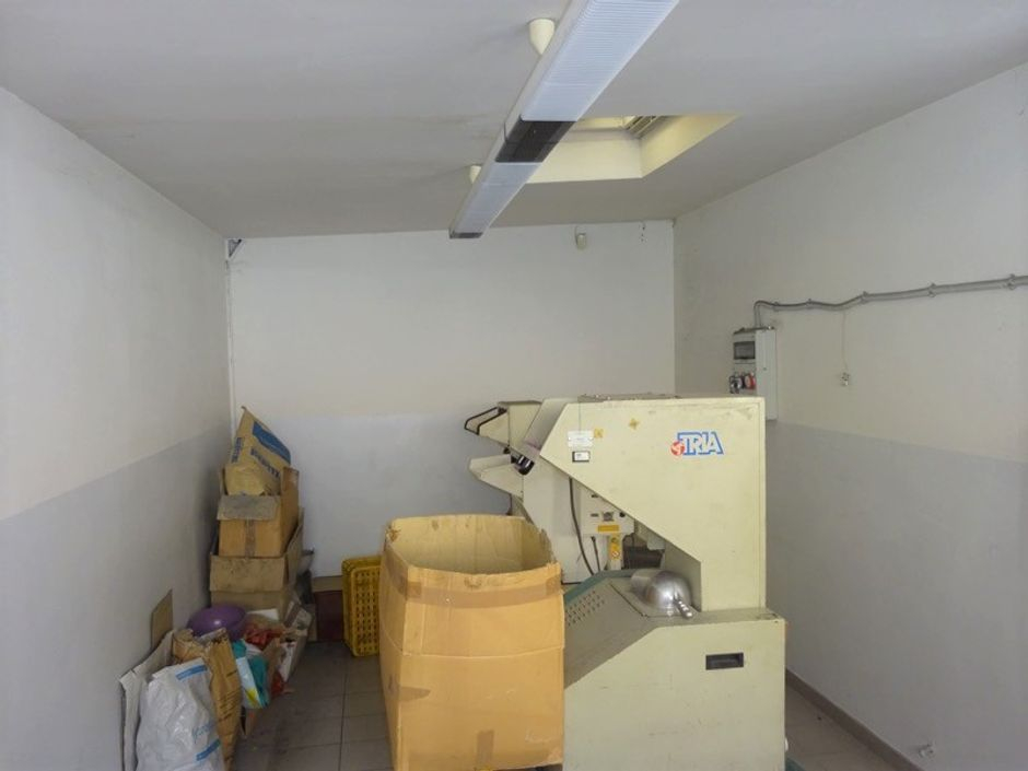 #7043 Porzione di capannone con laboratorio e cortile in vendita - foto 11