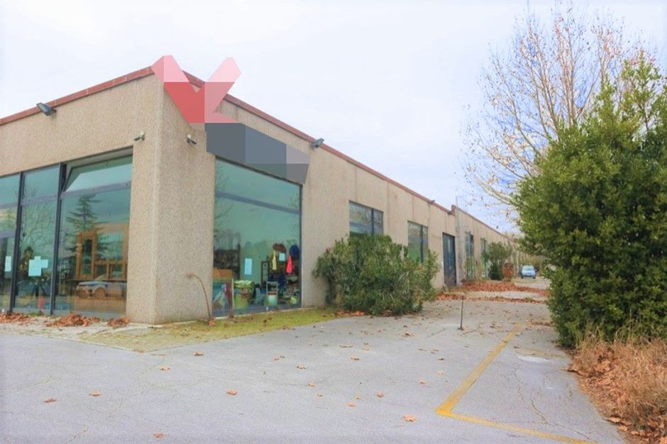 #7044 Porzione di fabbricato commerciale di 855 mq in vendita - foto 2