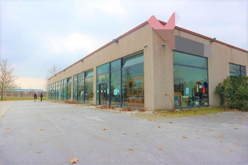 #7044 Porzione di fabbricato commerciale di 855 mq in vendita - foto 3