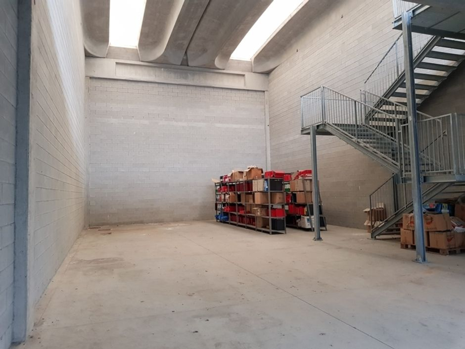 #7054 Capannone industriale con area esterna in vendita - foto 2