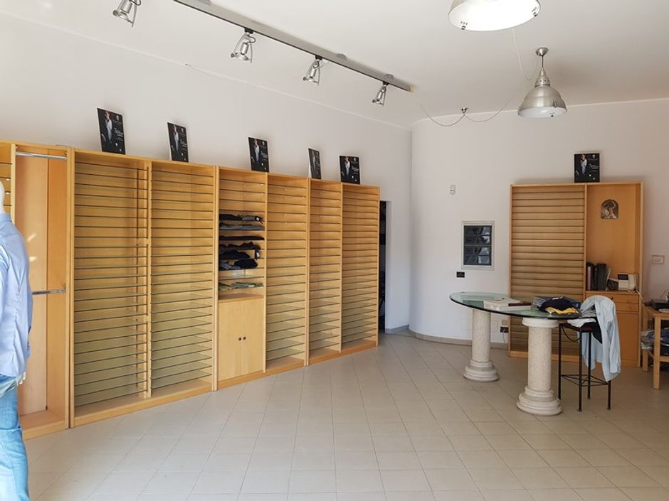 #7064 Edificio con locali produttivi e direzionali in vendita - foto 2