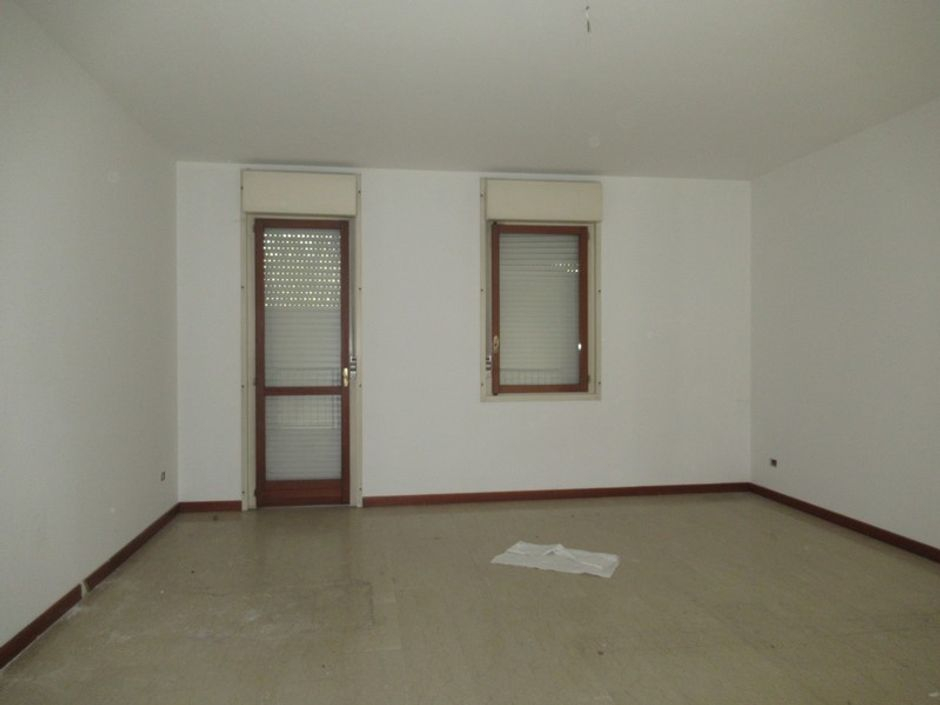 #7067 Locale commerciale su due livelli in vendita - foto 7