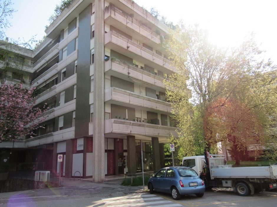 #7067 Locale commerciale su due livelli in vendita - foto 10