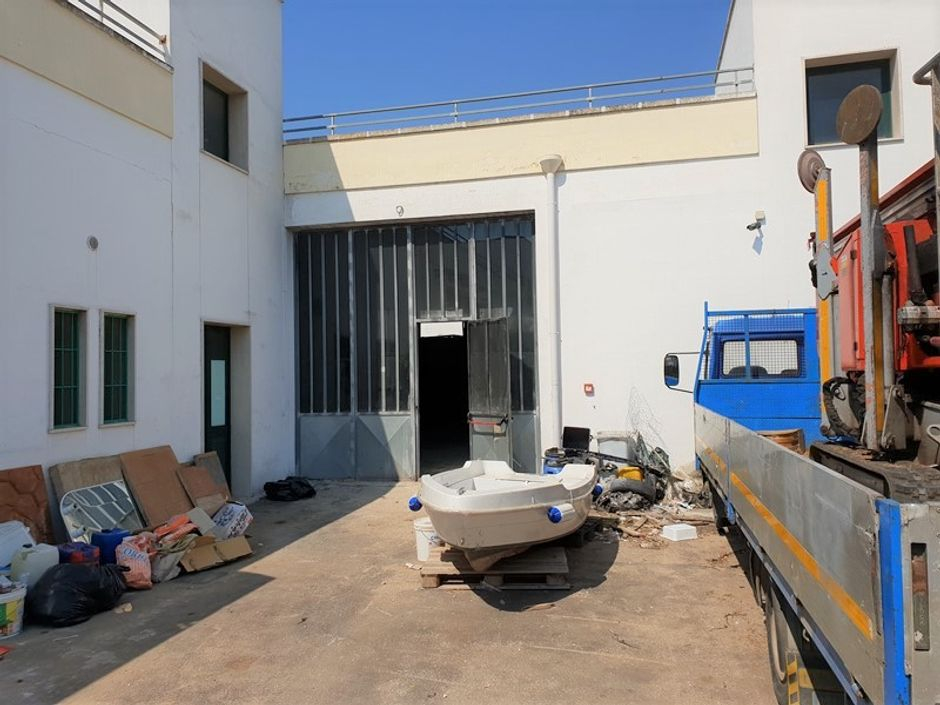#7128 Laboratorio con corte privata (sub 6) e lastrico in vendita - foto 2