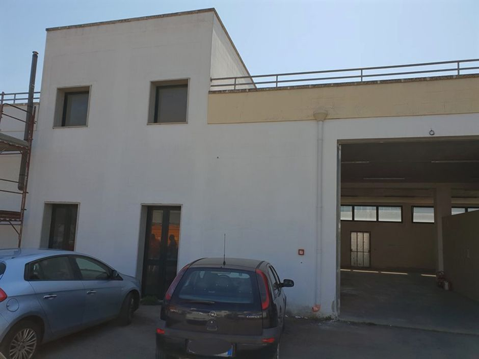#7130 Laboratorio con corte privata (sub 9) e lastrico in vendita - foto 2