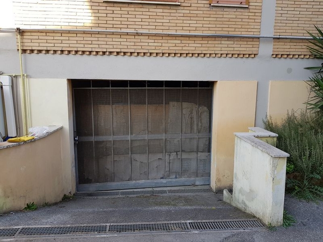 Garage in vendita