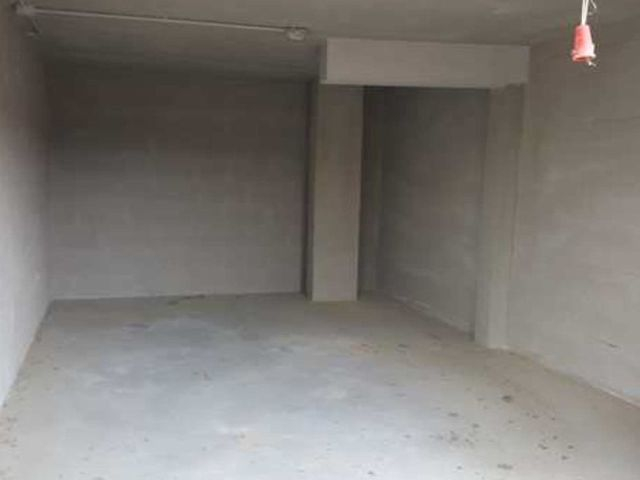 Garage in vendita