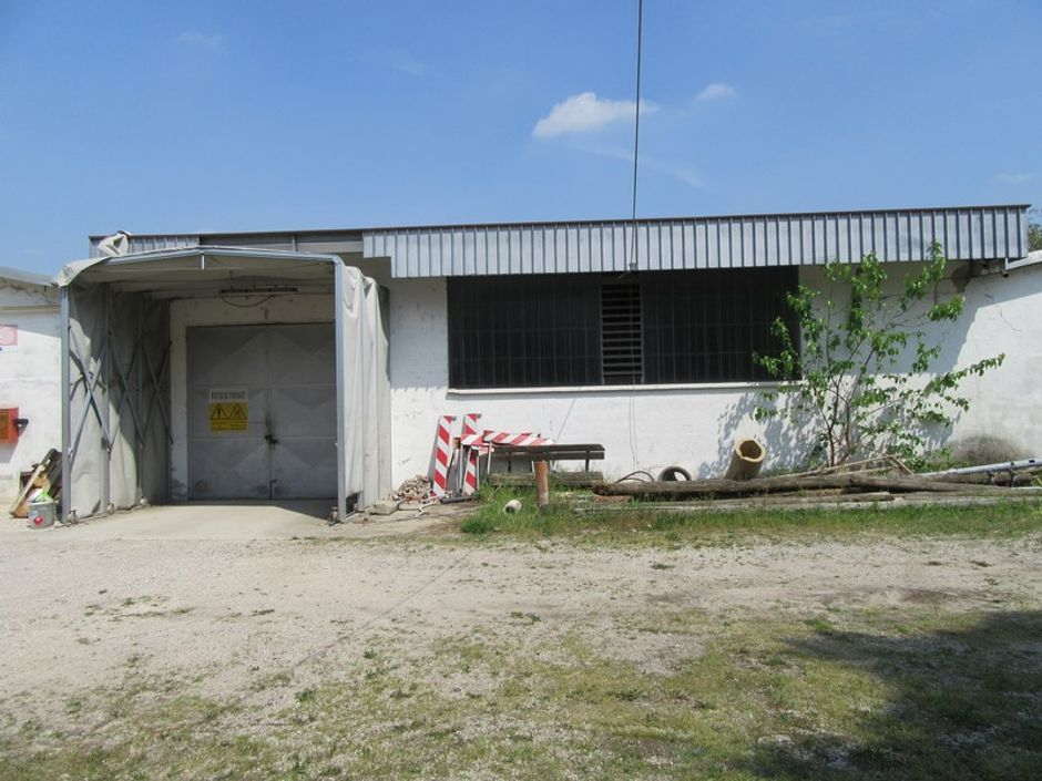 #723 Capannone industriale con abitazione e terreno edificabile in vendita - foto 3