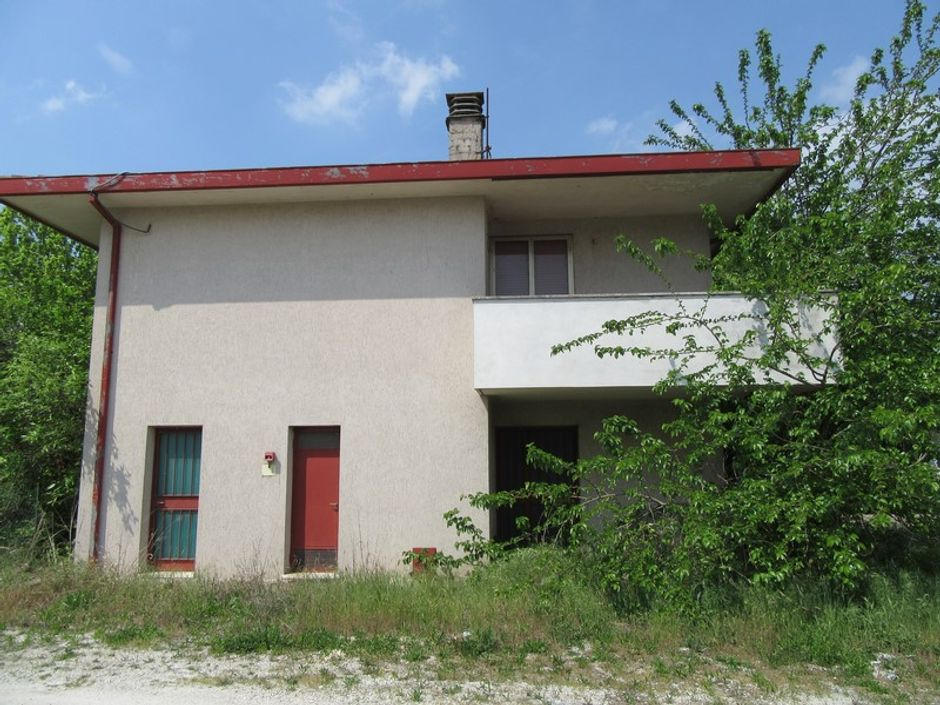 #723 Capannone industriale con abitazione e terreno edificabile in vendita - foto 8