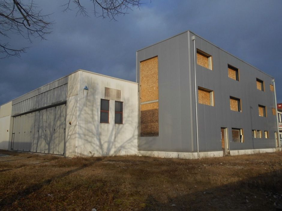 #7297 Fabbricato artigianale con palazzina uffici al grezzo in vendita - foto 1