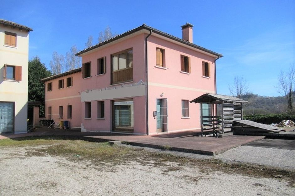 #7327 Negozio grezzo al piano terra con pertinenze in vendita - foto 2