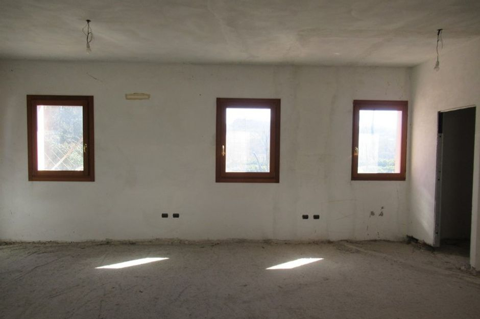 #7327 Negozio grezzo al piano terra con pertinenze in vendita - foto 4