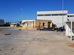 Industrial shed with large square - Lot 7342 (Auction 7342)