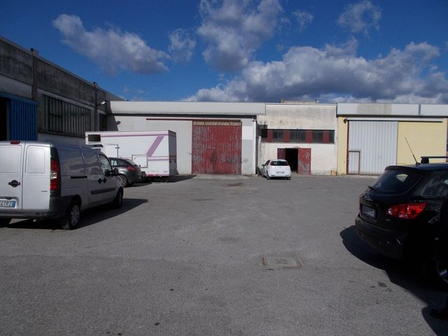 Fabbricati industriali in vendita
