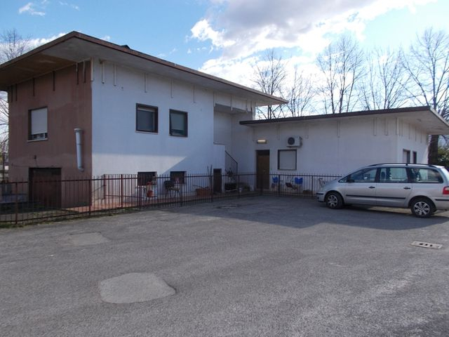 Fabbricati industriali in vendita