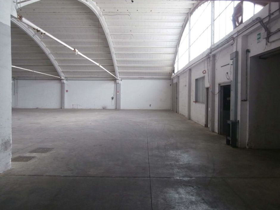 #7362 Capannone industriale con uffici e corte in vendita - foto 3