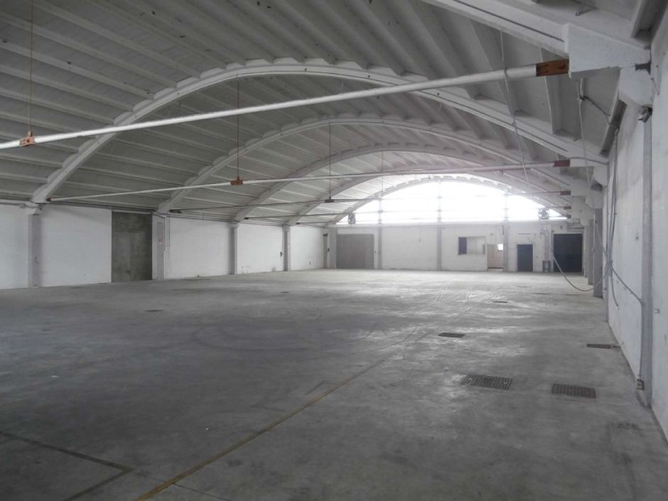 #7362 Capannone industriale con uffici e corte in vendita - foto 5