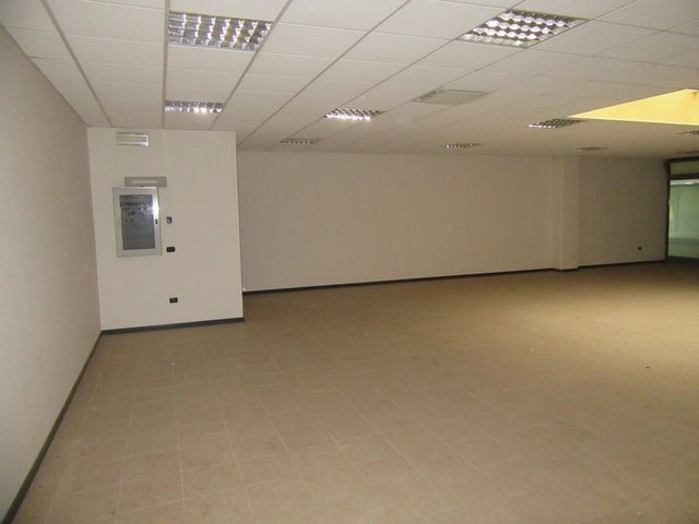 Negozi in vendita