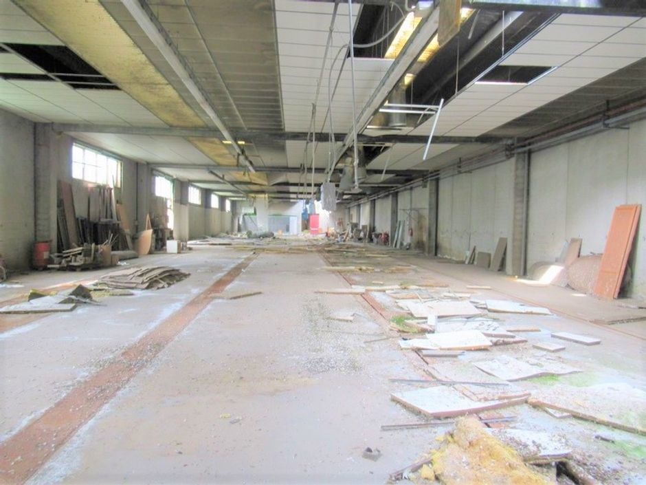 #7455 Capannone con laboratori artigianali ed area esterna in vendita - foto 10