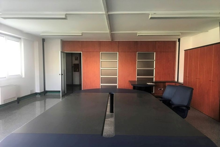 #7507 Opificio su più livelli con uffici e alloggio in vendita - foto 2