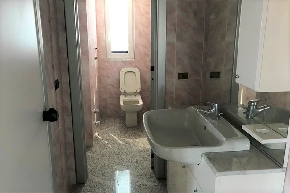 #7507 Opificio su più livelli con uffici e alloggio in vendita - foto 6