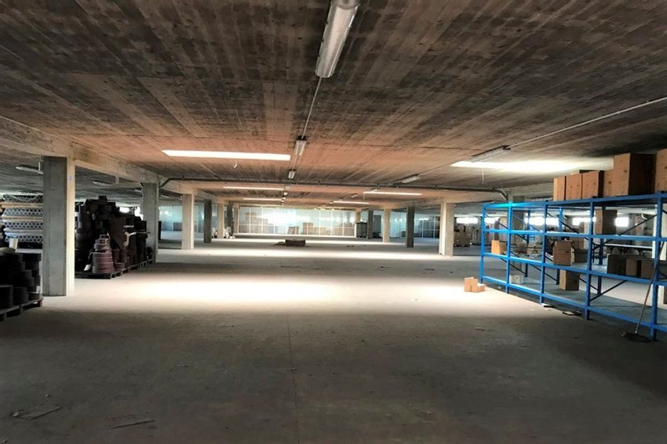 #7507 Opificio su più livelli con uffici e alloggio in vendita - foto 9