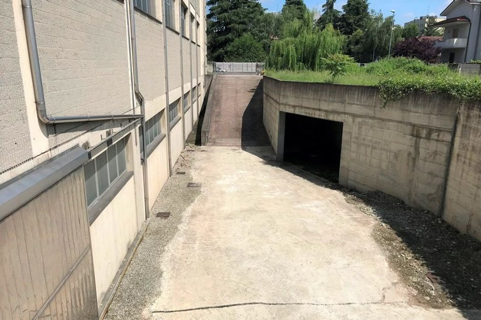 #7507 Opificio su più livelli con uffici e alloggio in vendita - foto 11
