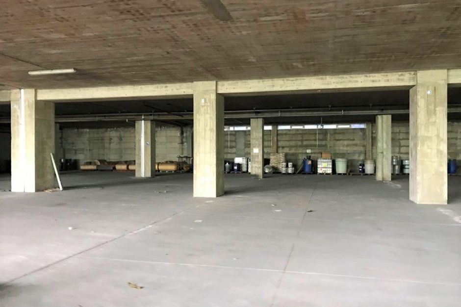 #7507 Opificio su più livelli con uffici e alloggio in vendita - foto 12