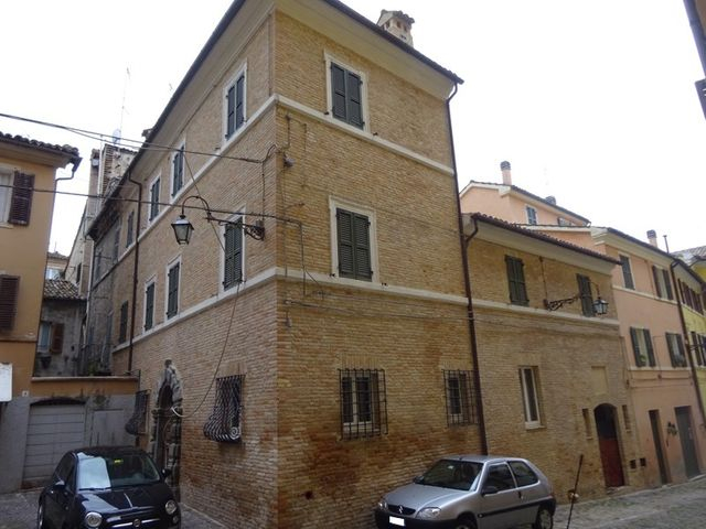 Palazzi in vendita