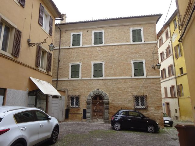 Palazzi in vendita