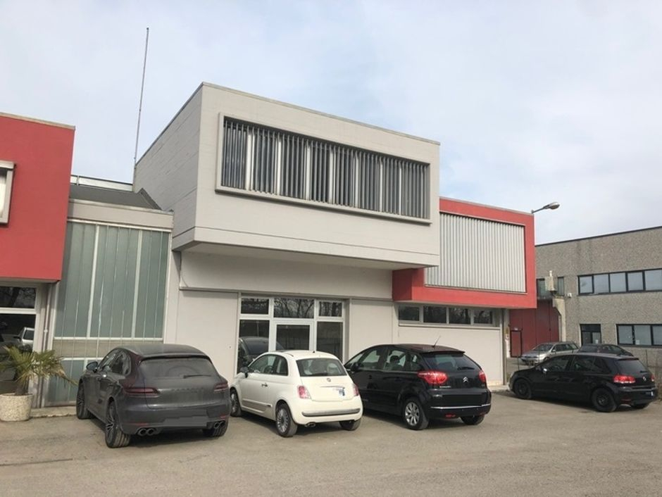 #7593 Capannone industriale di 2.350 mq in vendita - foto 2