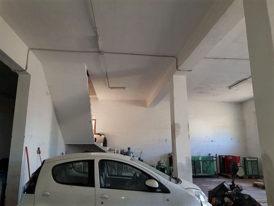 #7619 Magazzino con area edificabile in vendita - foto 3