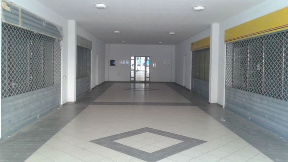 #7631 Locale commerciale con corte e garage in vendita - foto 2