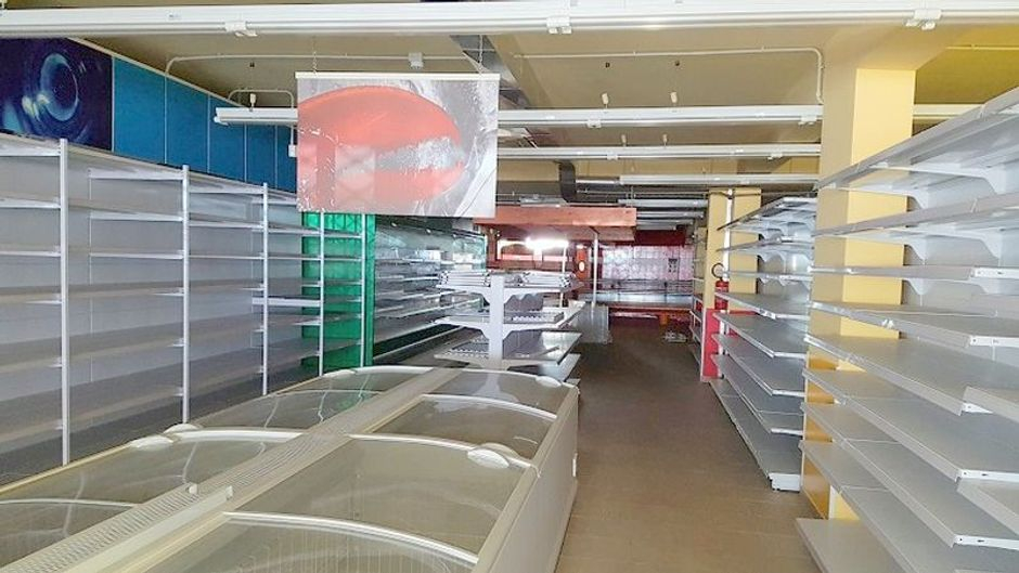 #7631 Locale commerciale con corte e garage in vendita - foto 3