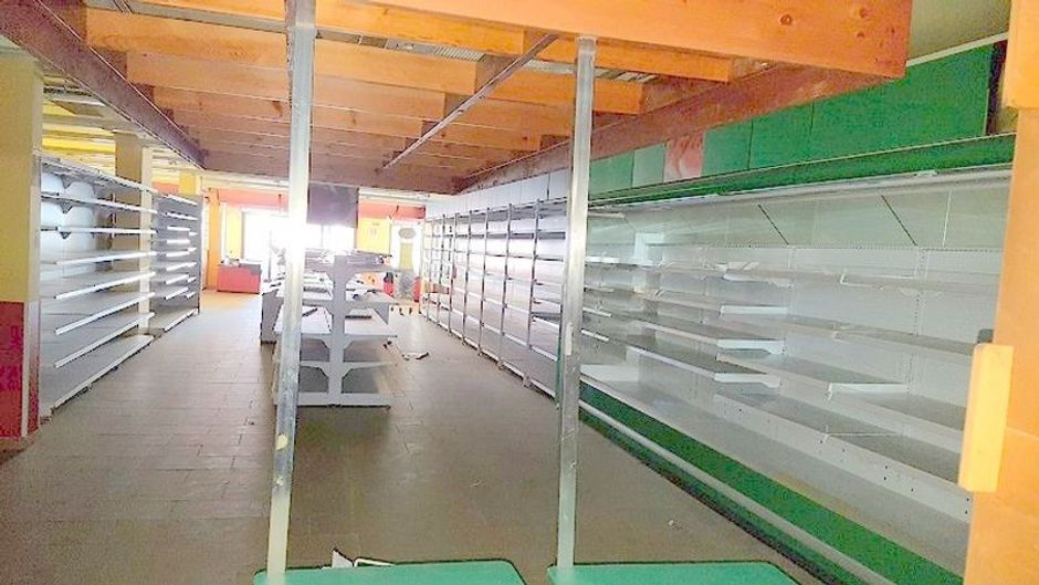 #7631 Locale commerciale con corte e garage in vendita - foto 4