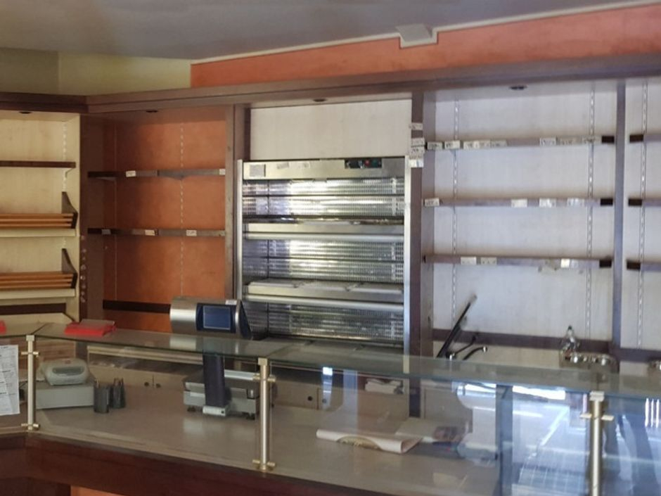#7691 Negozio con appartamento al grezzo in vendita - foto 2