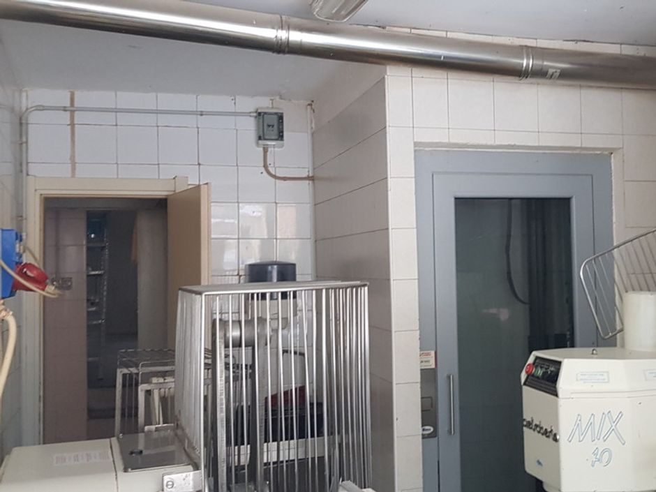 #7691 Negozio con appartamento al grezzo in vendita - foto 4