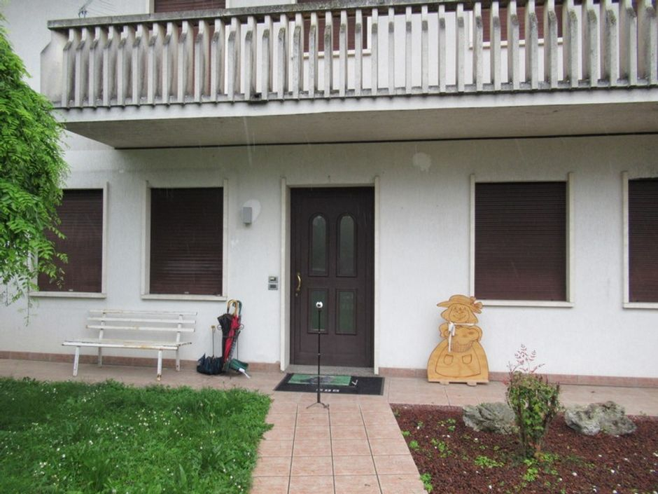 #7699 Negozio al piano terra di casa singola in vendita - foto 2