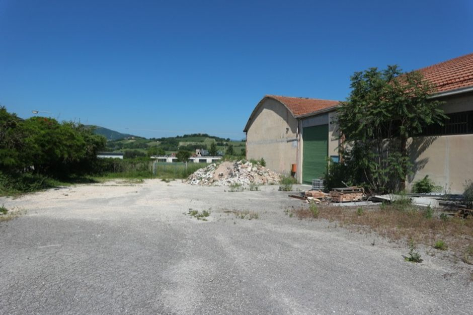 #7700 Capannone artigianale con uffici ed alloggio custode in vendita - foto 2