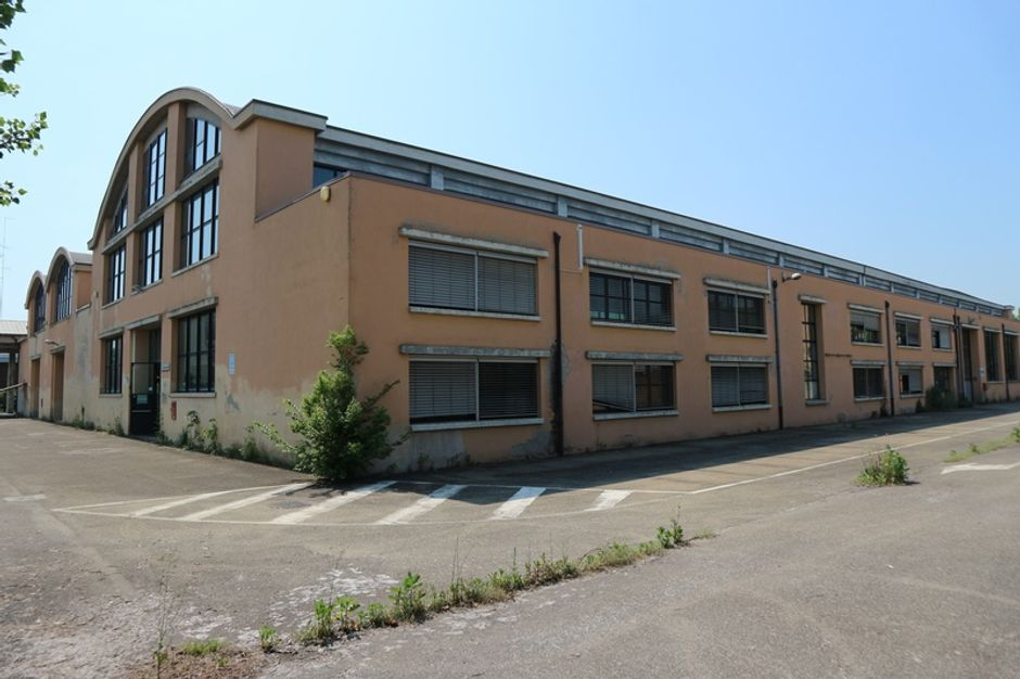 #7745 Complesso commerciale con porzione di terreno edificabile in vendita - foto 3