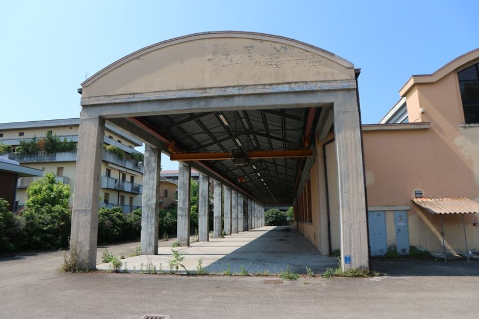 #7745 Complesso commerciale con porzione di terreno edificabile in vendita - foto 5